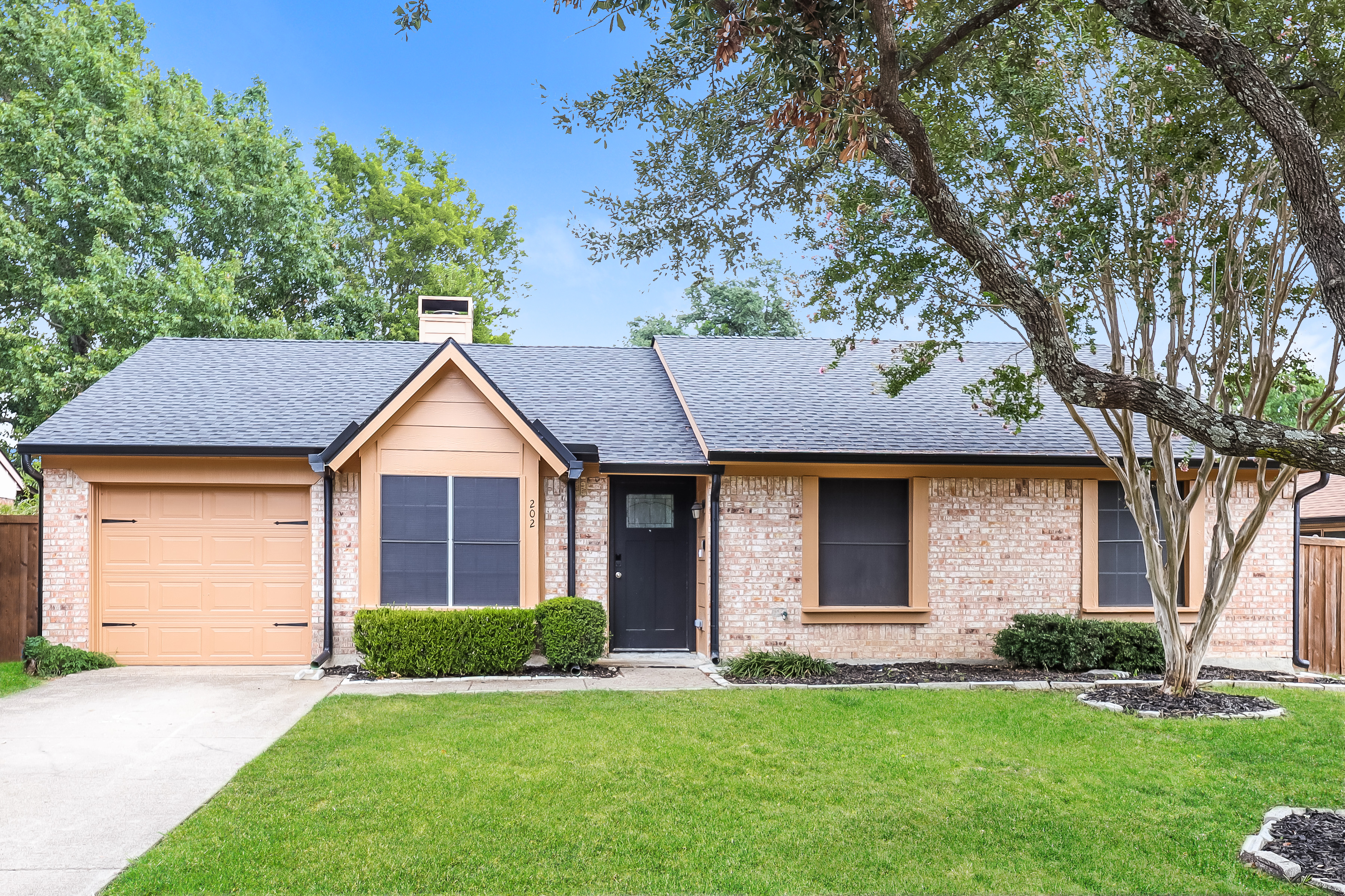 202 MAPLERIDGE DR ROCKWALL, TX 75032